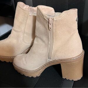 Madden NYC Chelsea Boot Size 9 Beige Chunky Heel